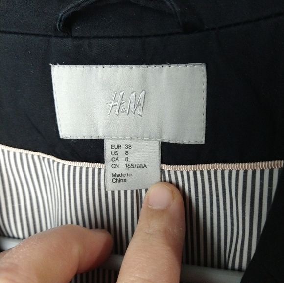 H&m black long sleeve one button close lined blazer jacket. Size 8 - Picture 6 of 11